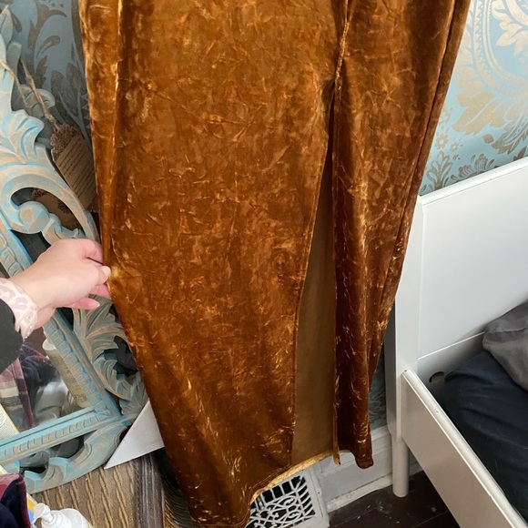 Gold velvet maxi dress - Picture 2 of 5